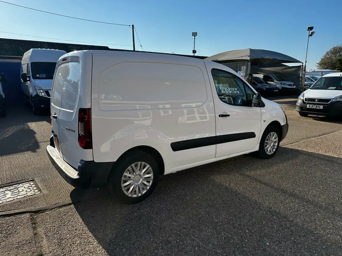 2017-peugeot-partner-16bluehdi-se-l1-75ps-eu6-651-panel-big-10