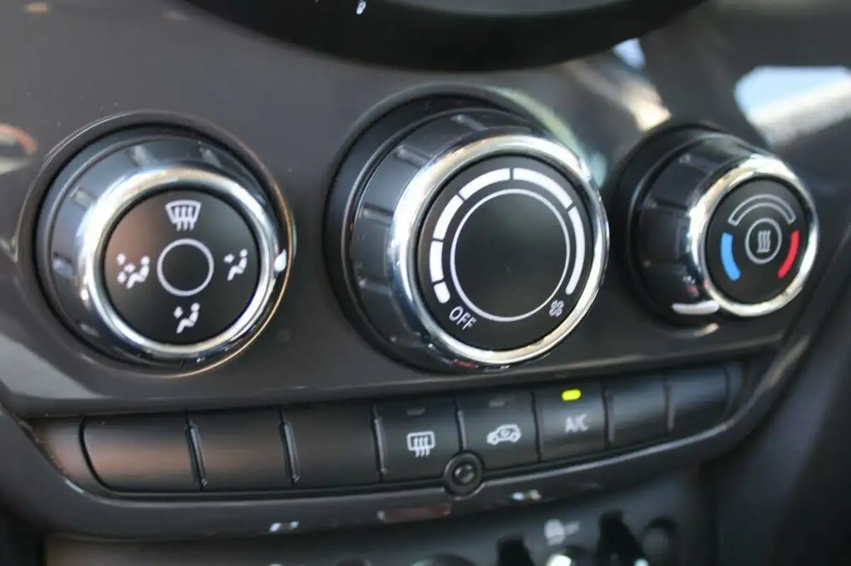 2020-mini-countryman-20td-cooper-d-classic-comfortnav-plus-all4-big-19