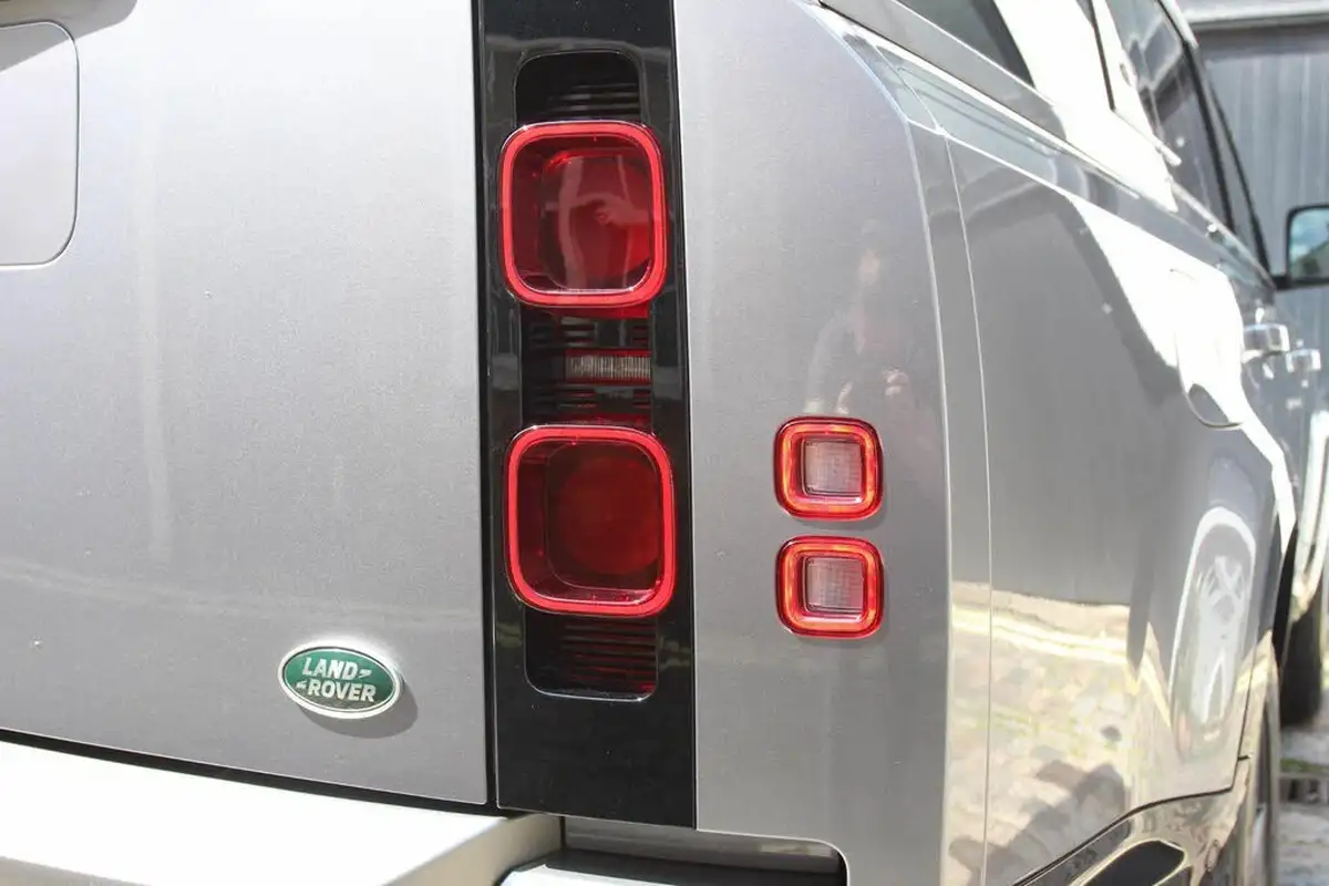 2022-land-rover-130-defender-30-p400-x-dynamic-hse-big-10
