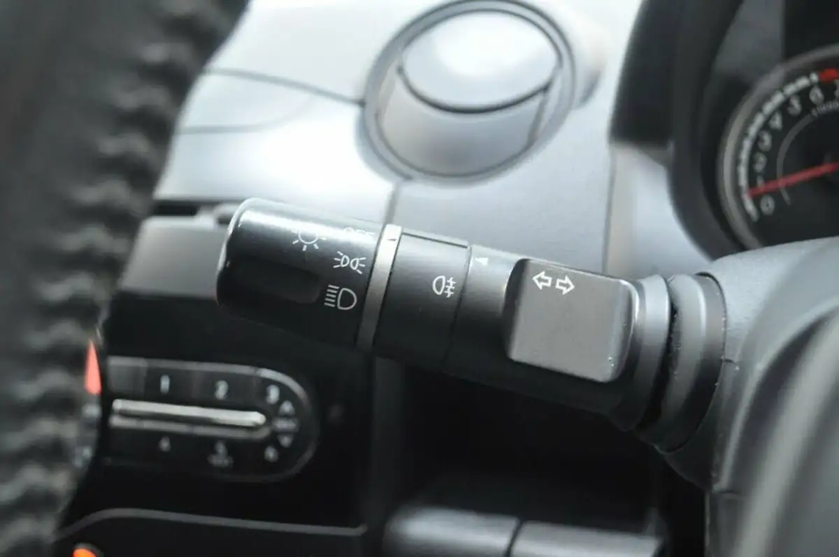 2012-mazda-mazda2-13-tamura-3d-big-29