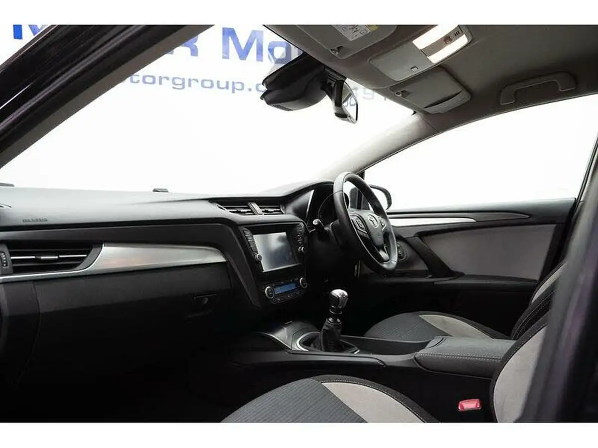 2016-toyota-avensis-18-v-matic-business-edition-saloon-4d-big-21