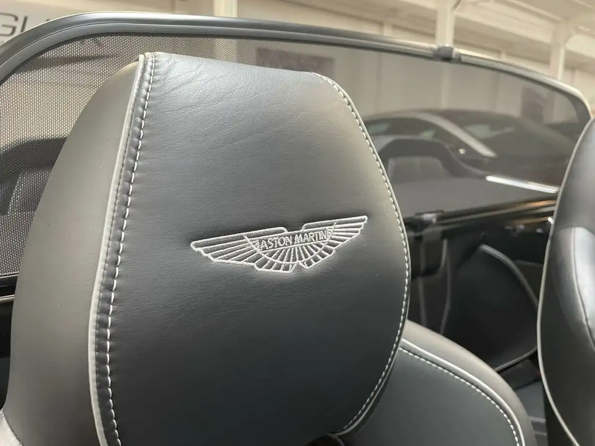 2015-aston-martin-db9-59-volante-big-14