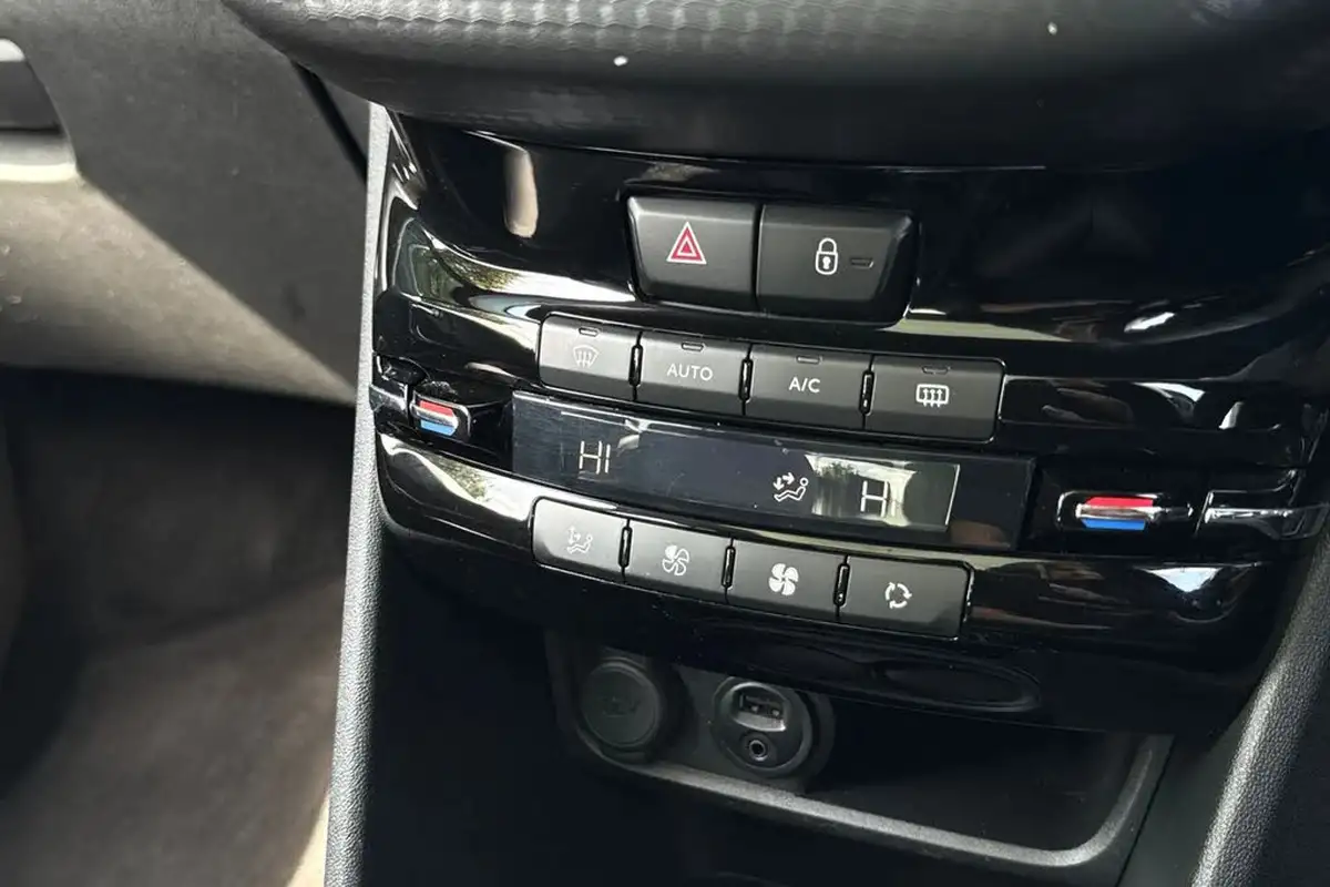 2016-peugeot-2008-suv-12-puretech-gt-line-130bhp-big-21