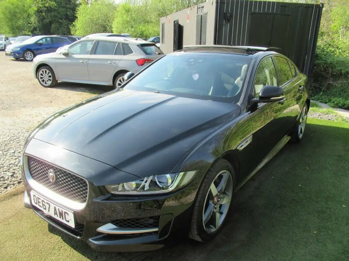 2017-jaguar-xe-20d-r-sport-180ps-awd-ss-1999cc-auto-big-27