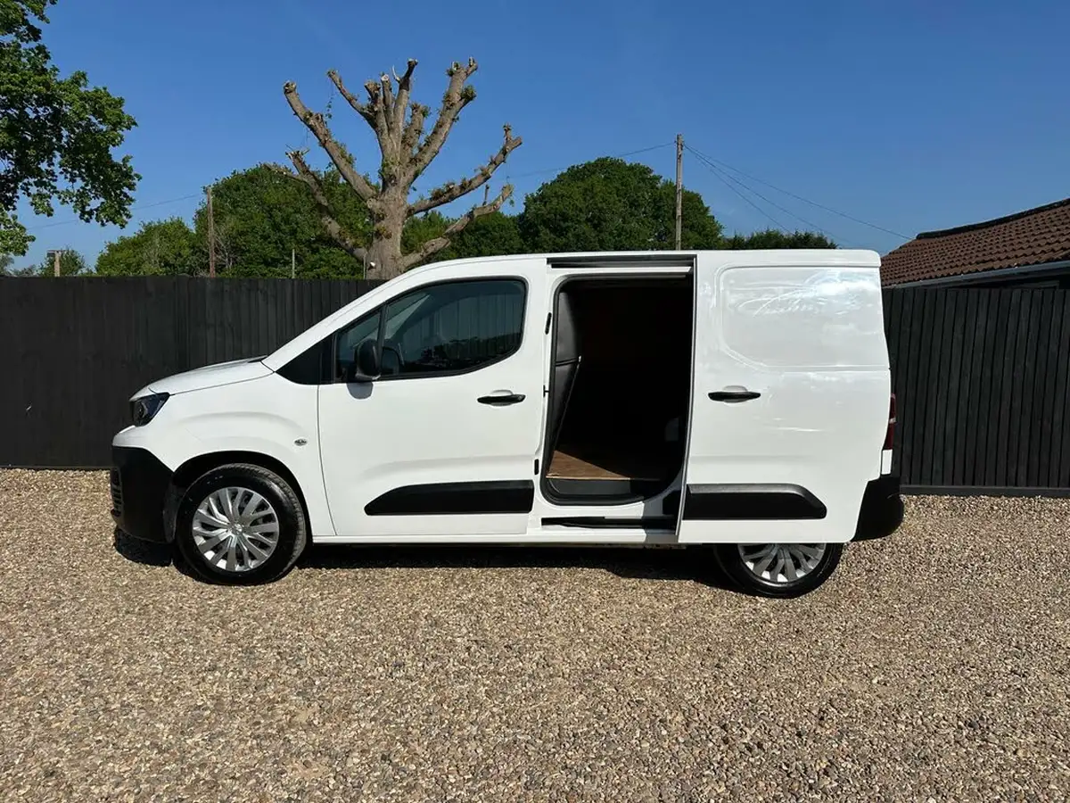 2019-peugeot-partner-16bluehdi-1000-professional-big-3