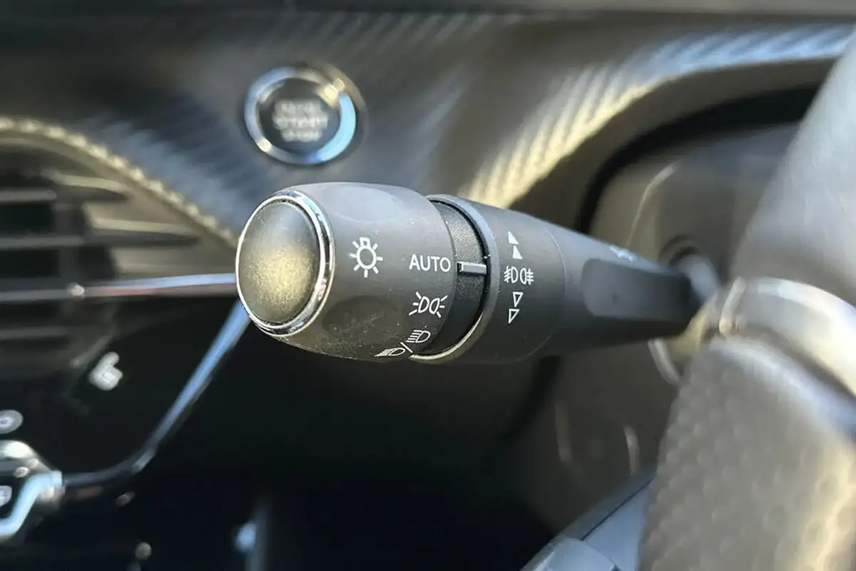 2021-peugeot-2008-suv-e-gt-premium-big-31
