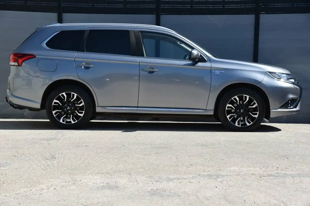 2018-mitsubishi-outlander-20-juro-phev-big-7