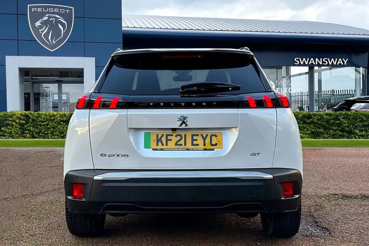 2021-peugeot-2008-suv-e-gt-premium-big-3