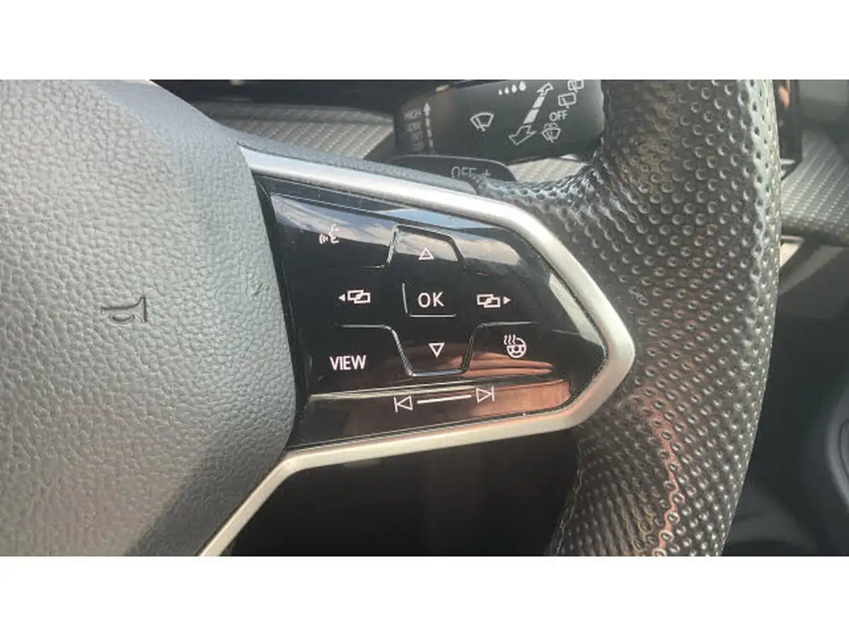 2022-volkswagen-golf-15-etsi-r-line-150ps-hatchback-big-17