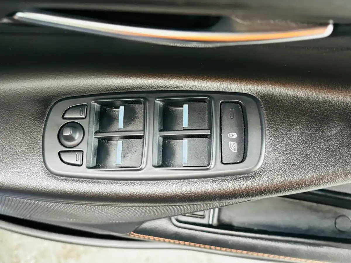 2015-jaguar-xe-20td-prestige-163ps-auto-big-12