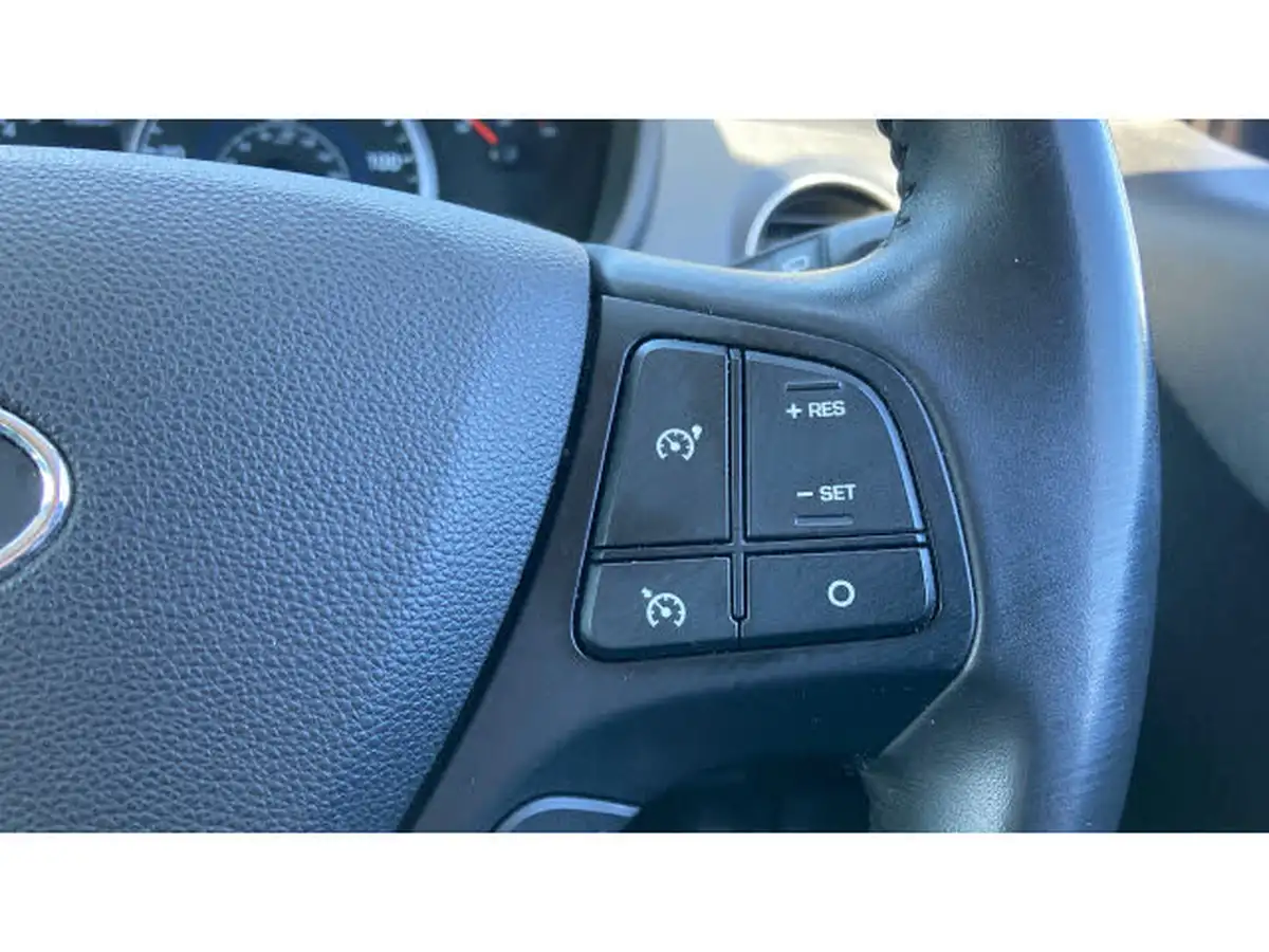 2019-hyundai-i10-10-play-big-22