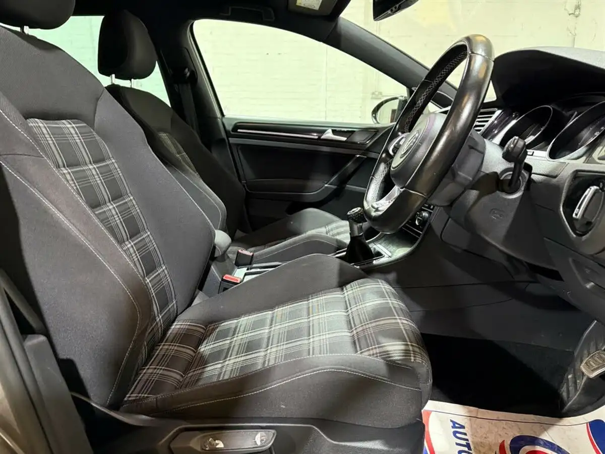 2016-volkswagen-golf-20tdi-gtd-bmtss-estate-5d-big-37
