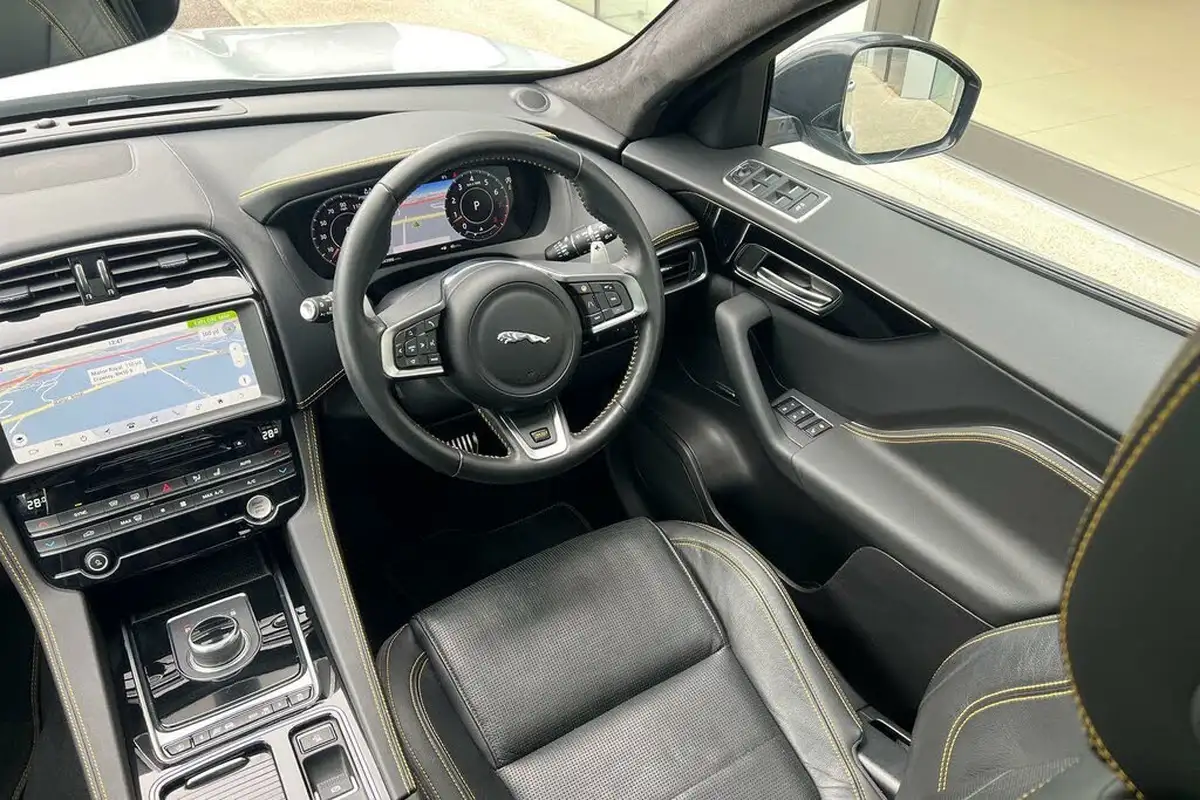 2020-jaguar-f-pace-20i-300-sport-big-23
