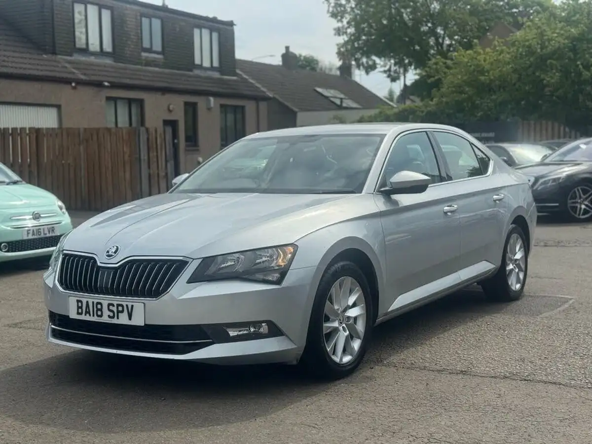 2018-skoda-superb-20tdi-scr-se-hatchback-dsg-big-2