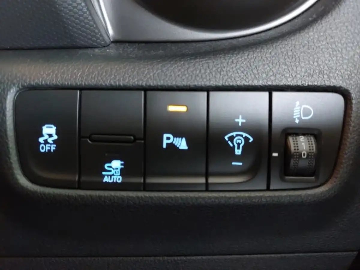 2022-hyundai-kona-e-premium-204ps-64kwh-7kw-obc-big-18