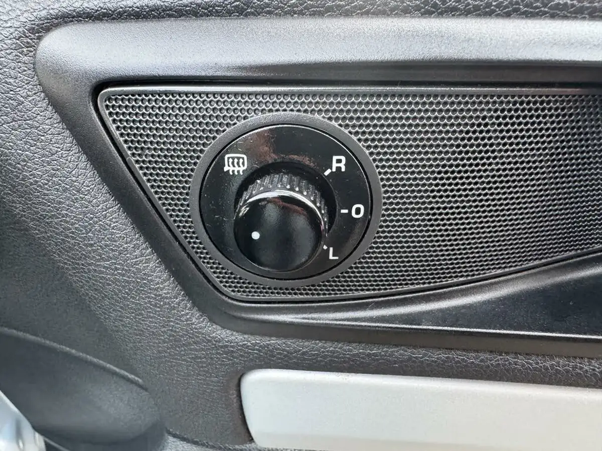 2011-skoda-octavia-16-se-hatchback-big-44