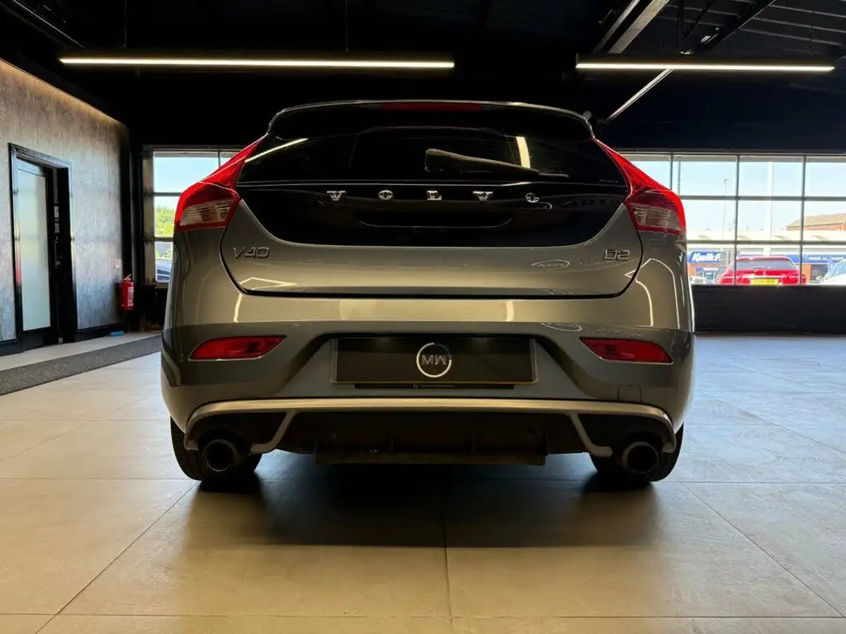 2014-volvo-v40-16td-d2-r-design-big-4
