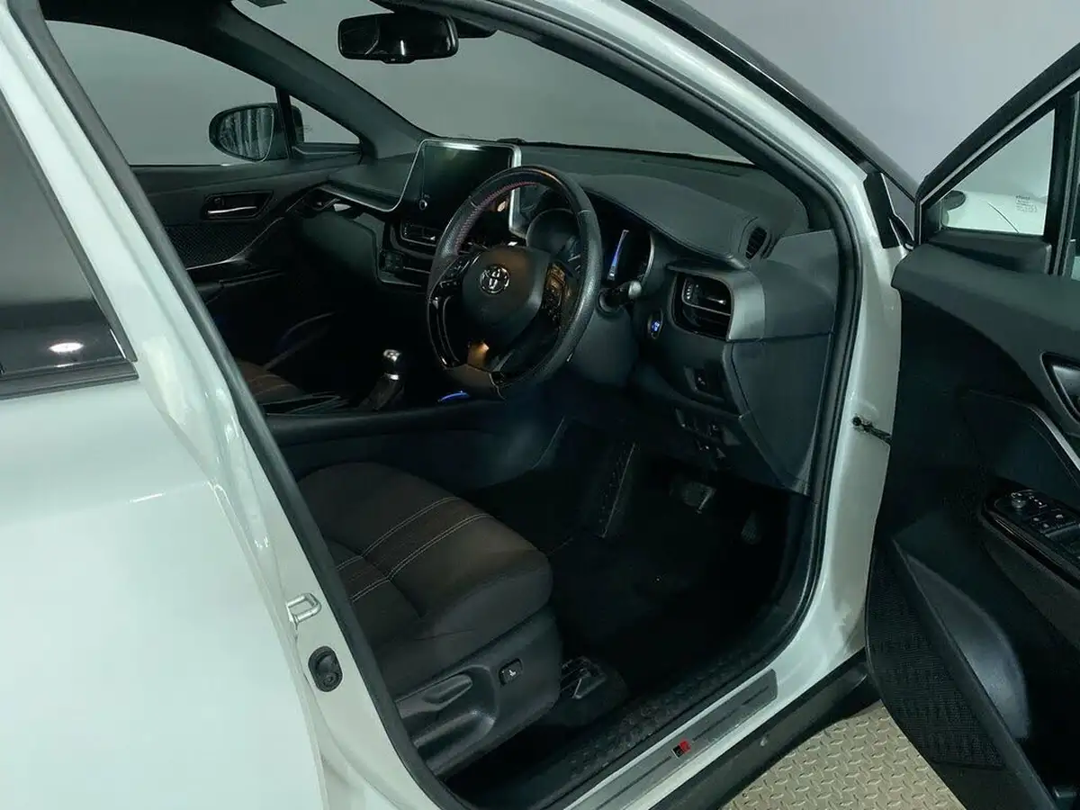 2022-toyota-c-hr-18-vvt-i-gr-sport-big-14