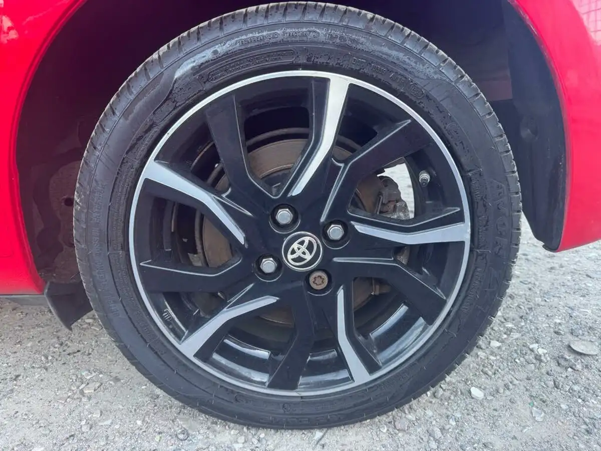 2016-toyota-yaris-15-vvt-i-design-bi-tone-hybrid-big-25
