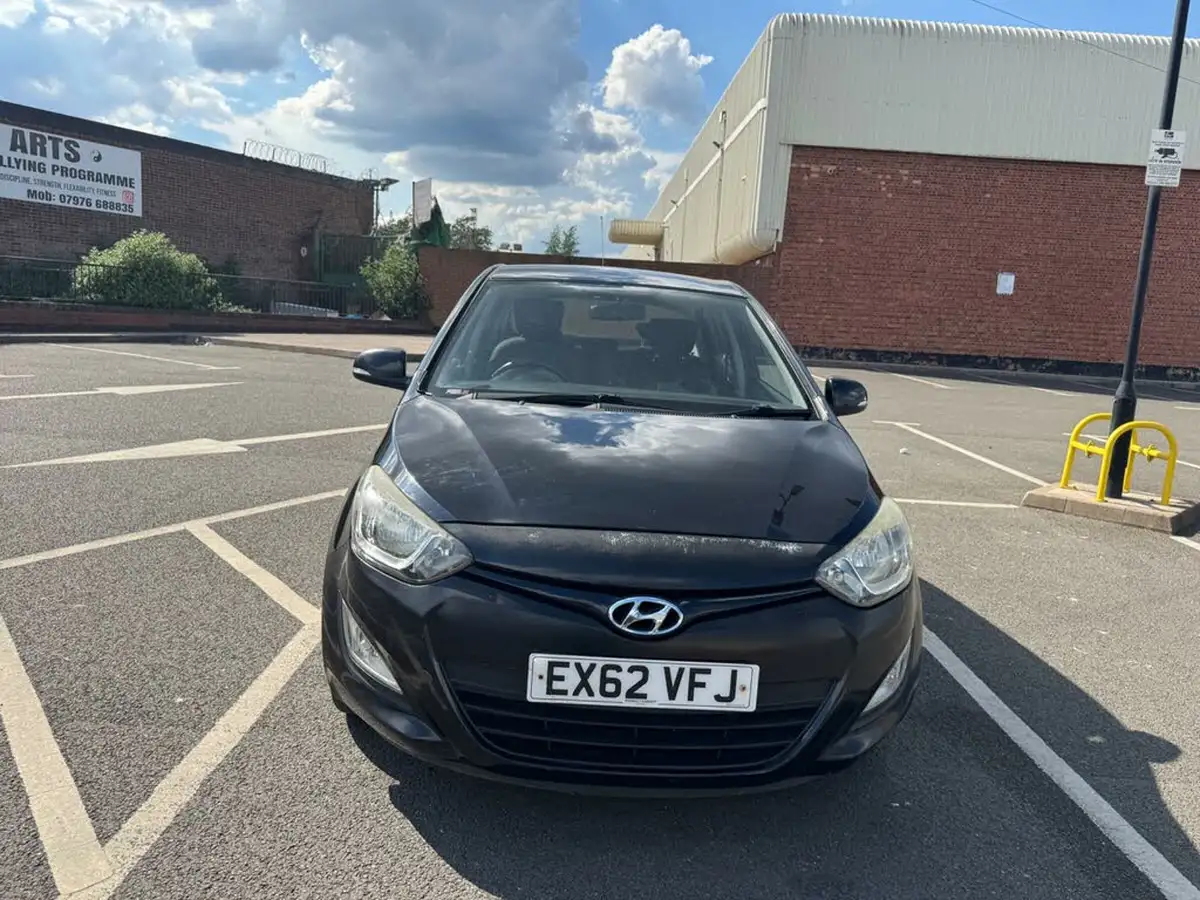 2012-hyundai-i20-12-active-5d-big-1