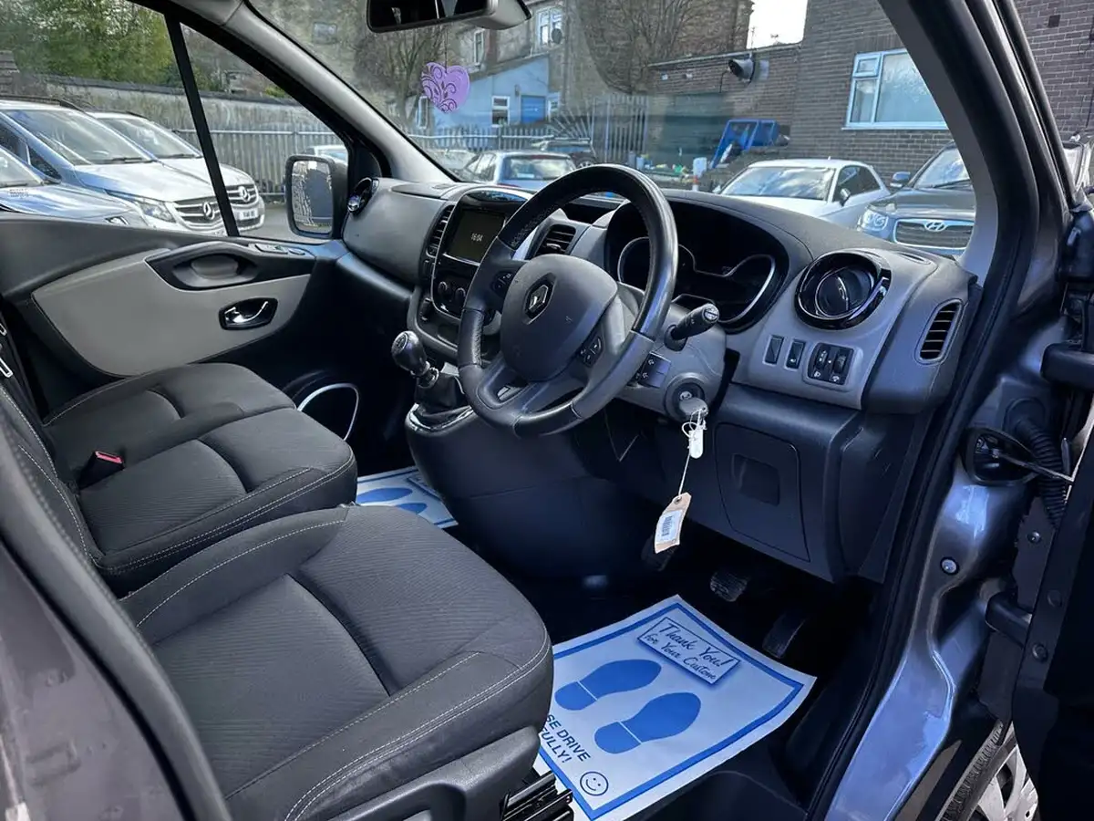 2019-renault-trafic-16dci-ll29-120-sport-nav-eu6c-bus-9-seats-big-15