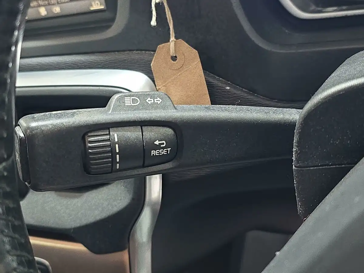 2015-volvo-v40-16td-d2-cross-country-lux-powershift-big-23