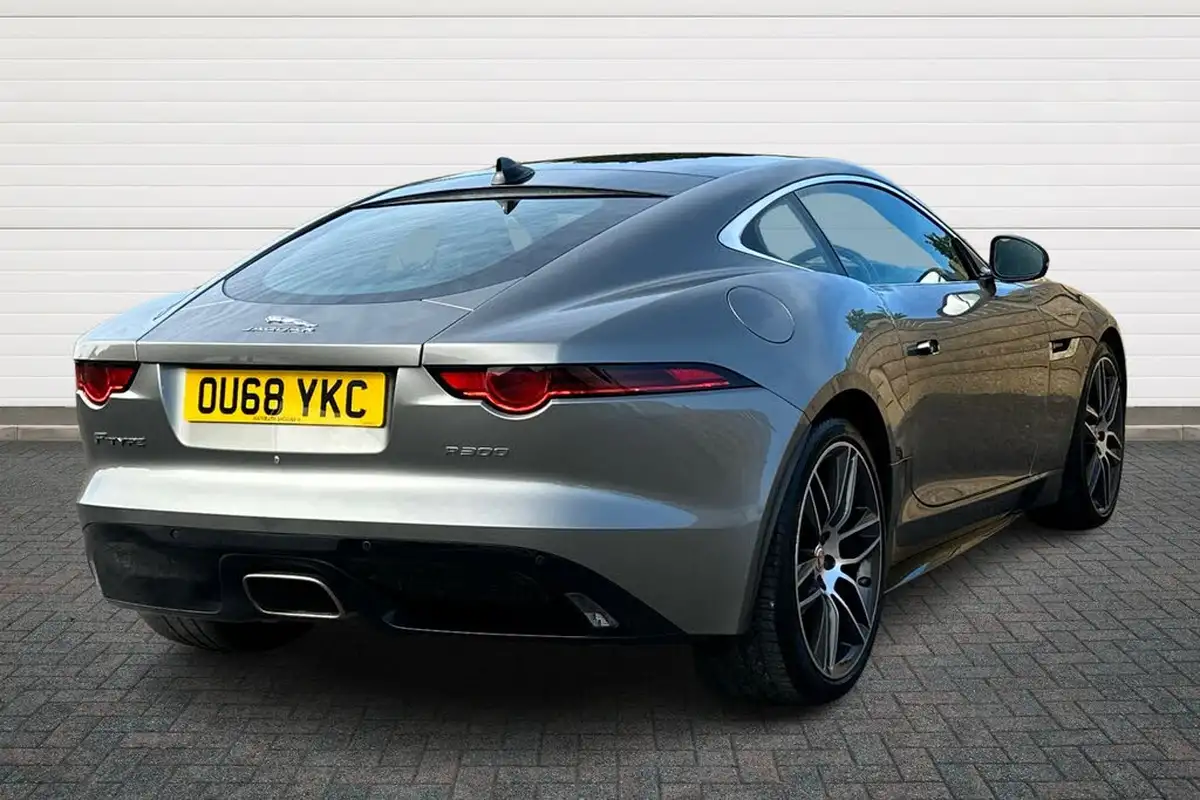 2018-jaguar-f-type-20-i4-r-dynamic-coupe-big-12