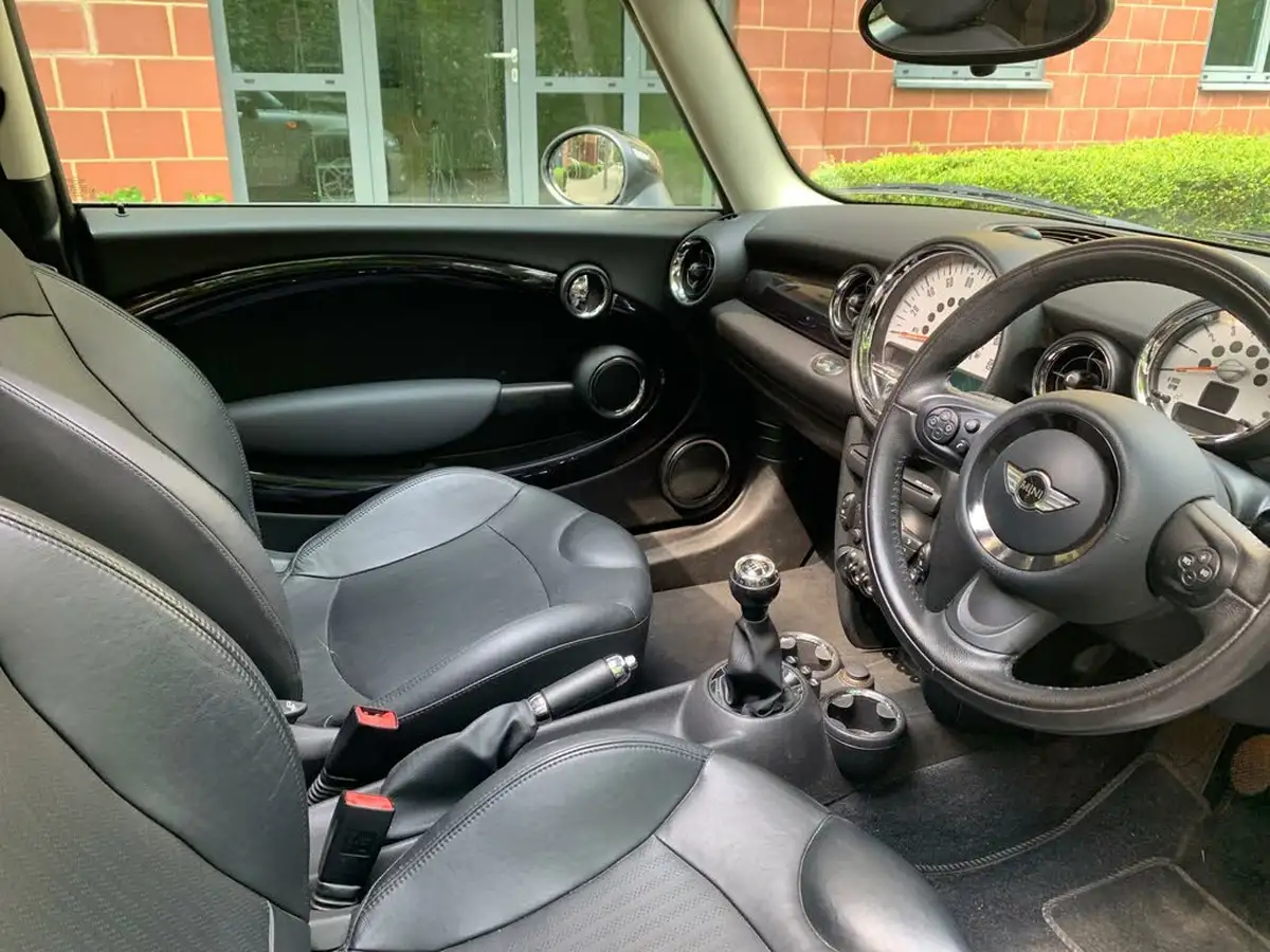2011-mini-cooper-16-cooper-122bhp-hatchback-3d-big-12