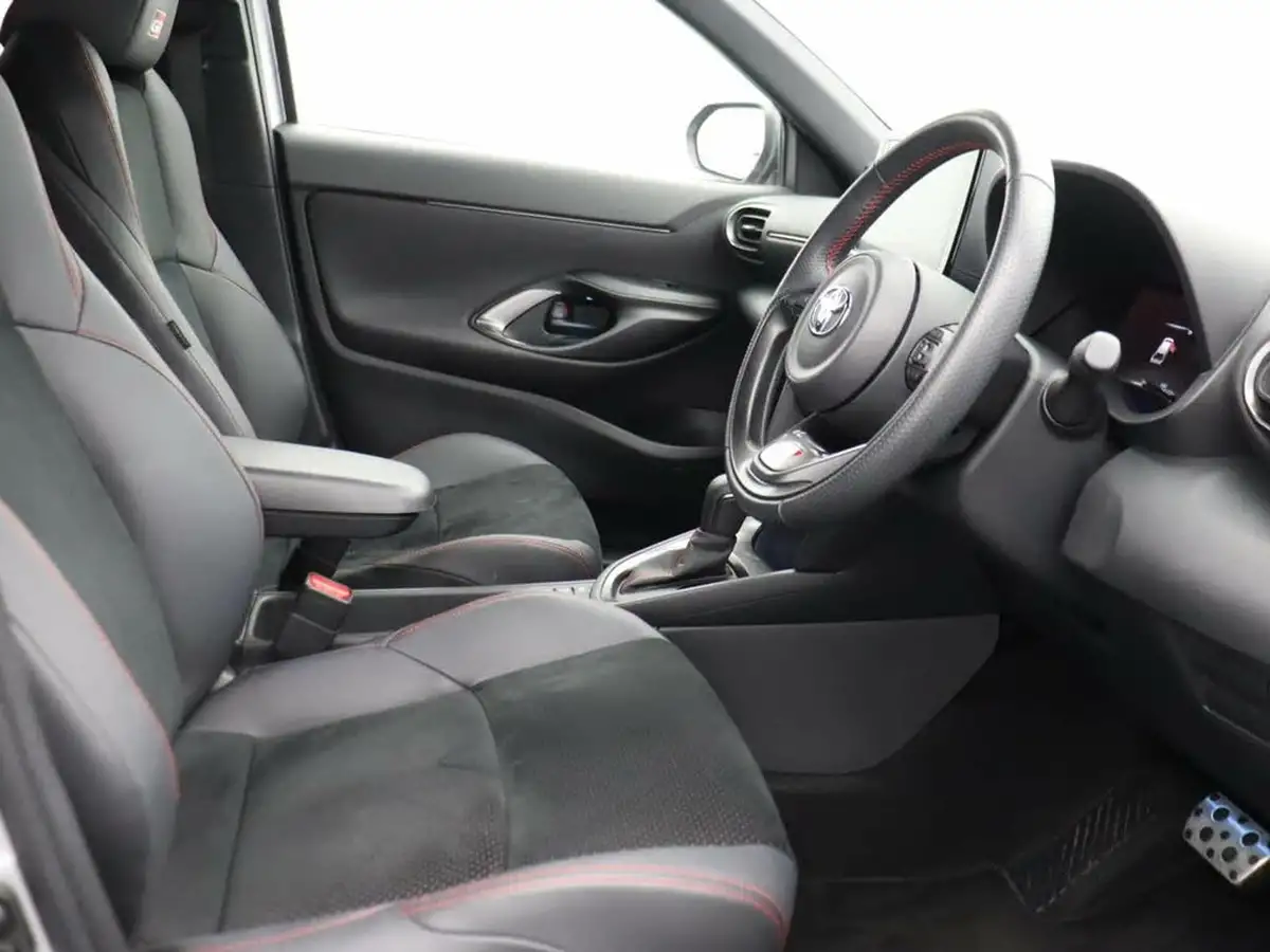 2023-toyota-yaris-cross-15-vvt-i-gr-sport-big-30
