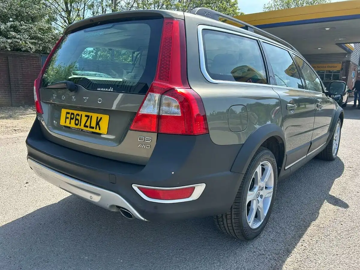 2011-volvo-xc70-24td-d5-se-lux-215bhp-geartronic-big-11