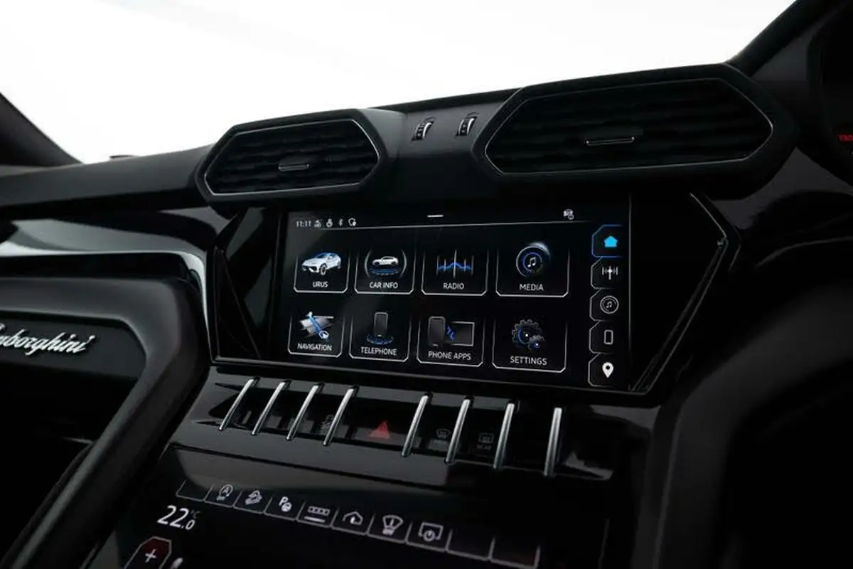 2024-lamborghini-urus-40-no-trim-big-11