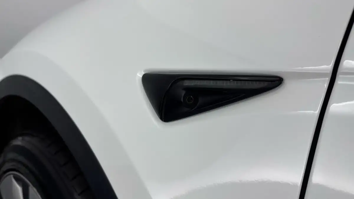 2022-tesla-model-y-e-long-range-big-25