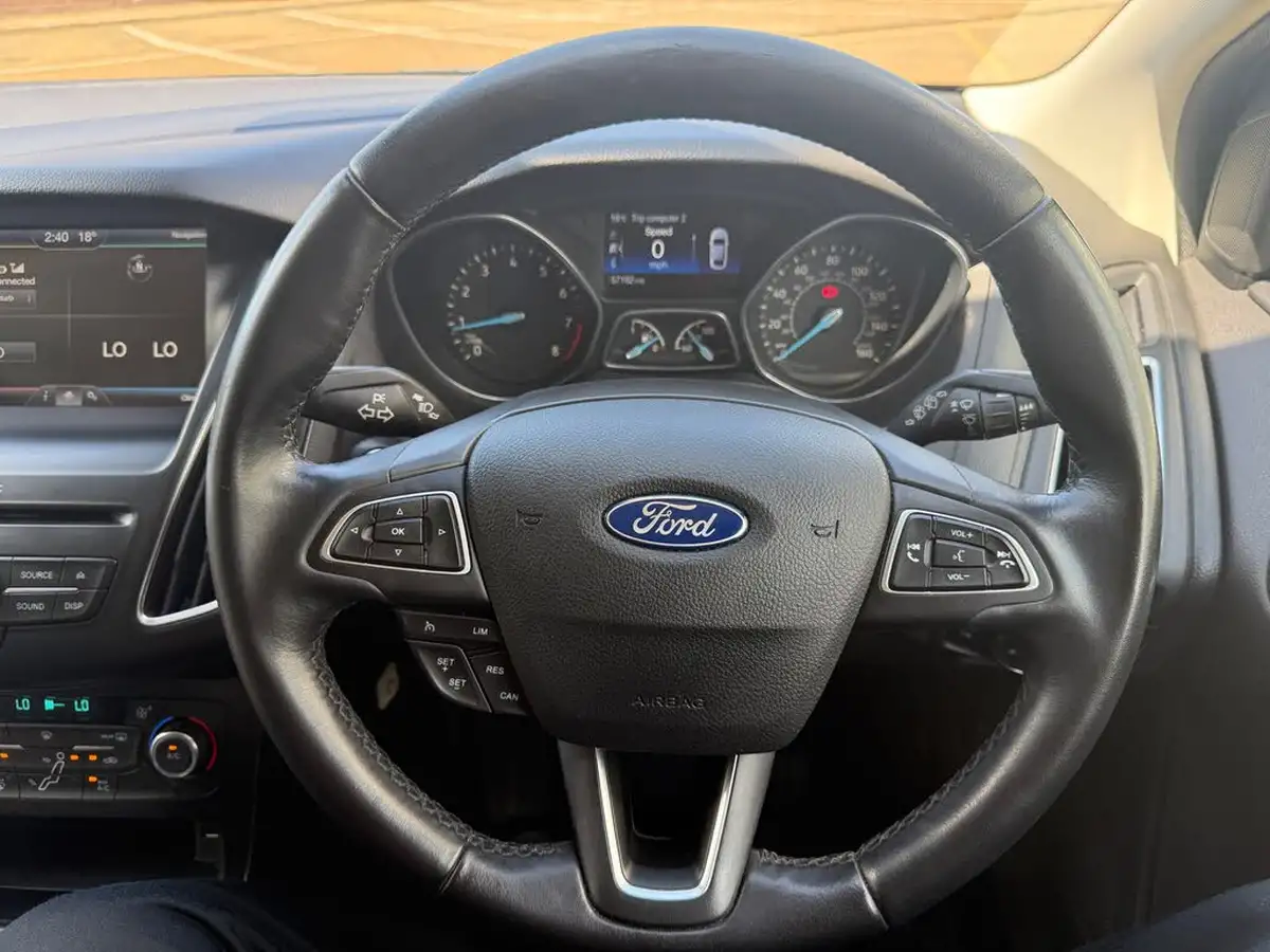 2015-ford-focus-10t-titanium-125ps-hatchback-big-24