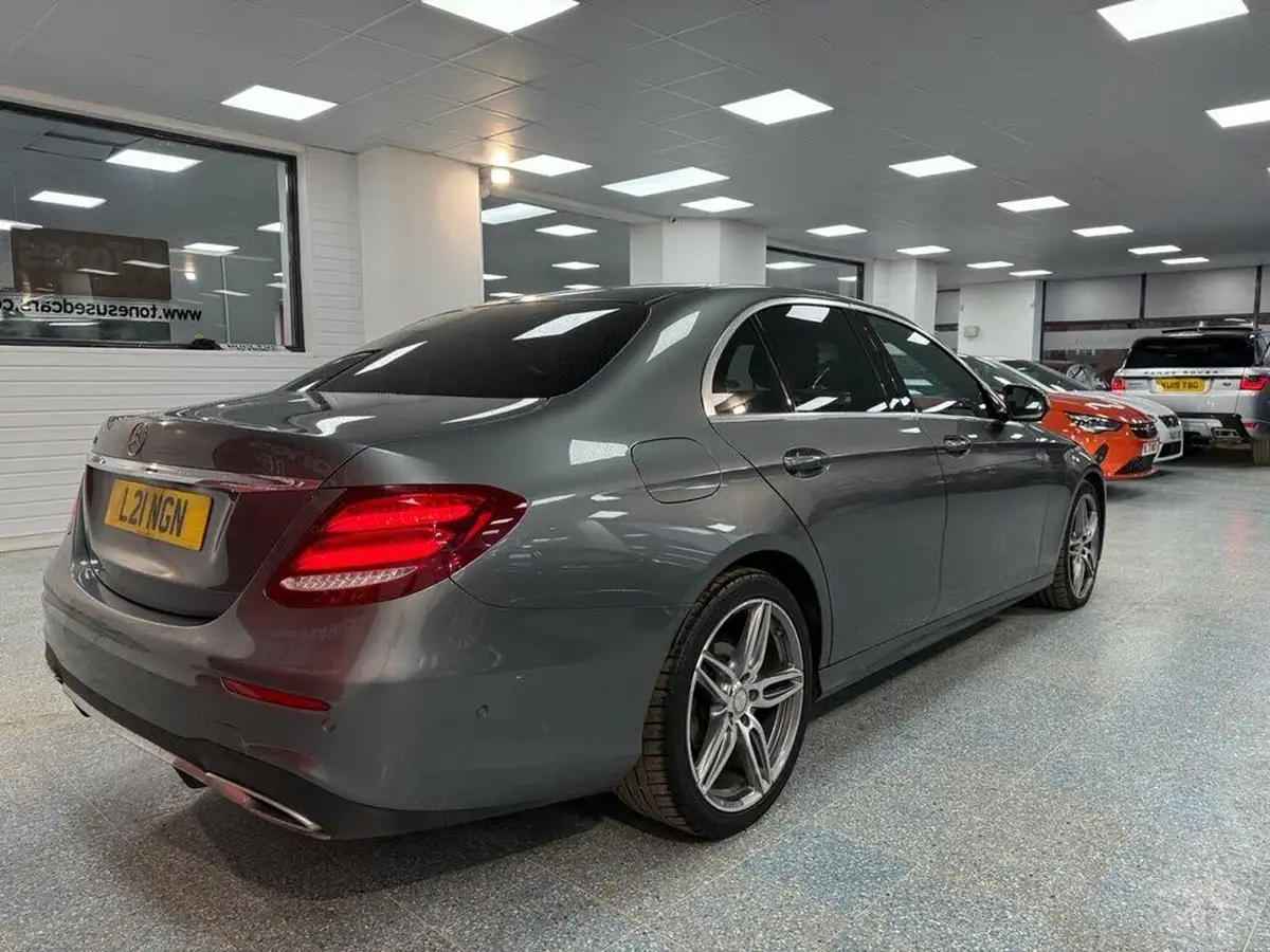 2016-mercedes-benz-e-class-20d-e220d-amg-line-ss-saloon-4d-big-2