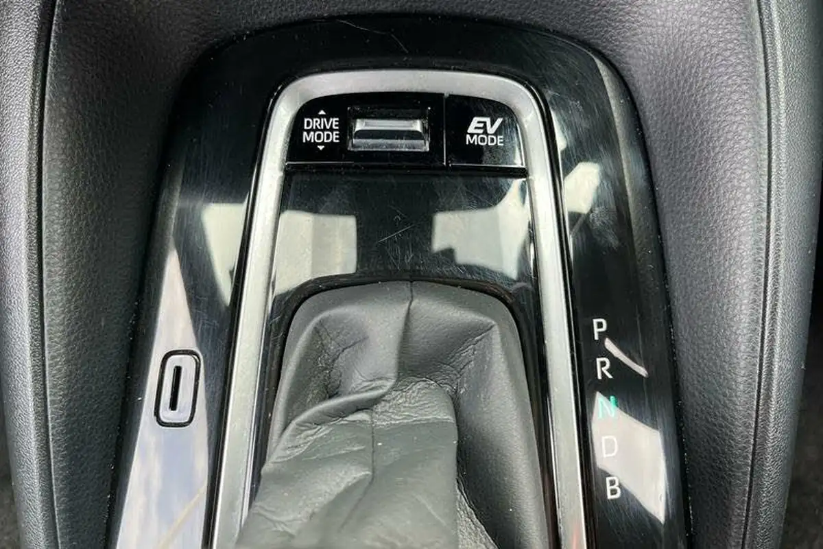2021-toyota-corolla-18-vvt-i-gr-sport-trk-hatchback-big-33