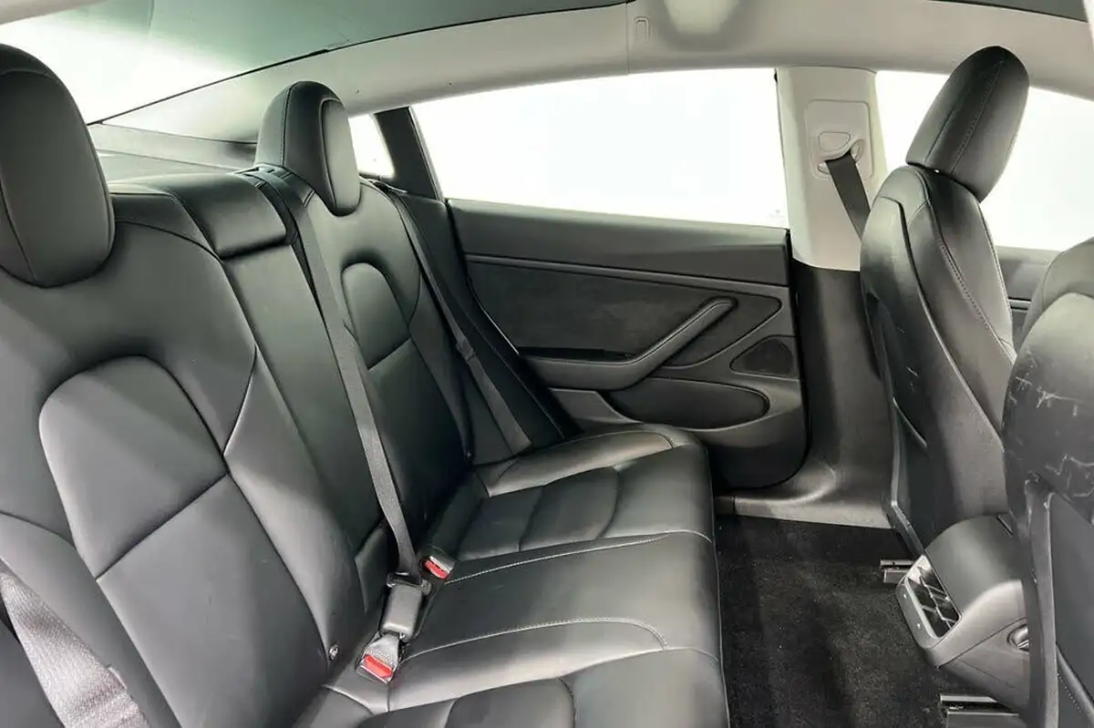 2020-tesla-model-3-e-long-range-big-17