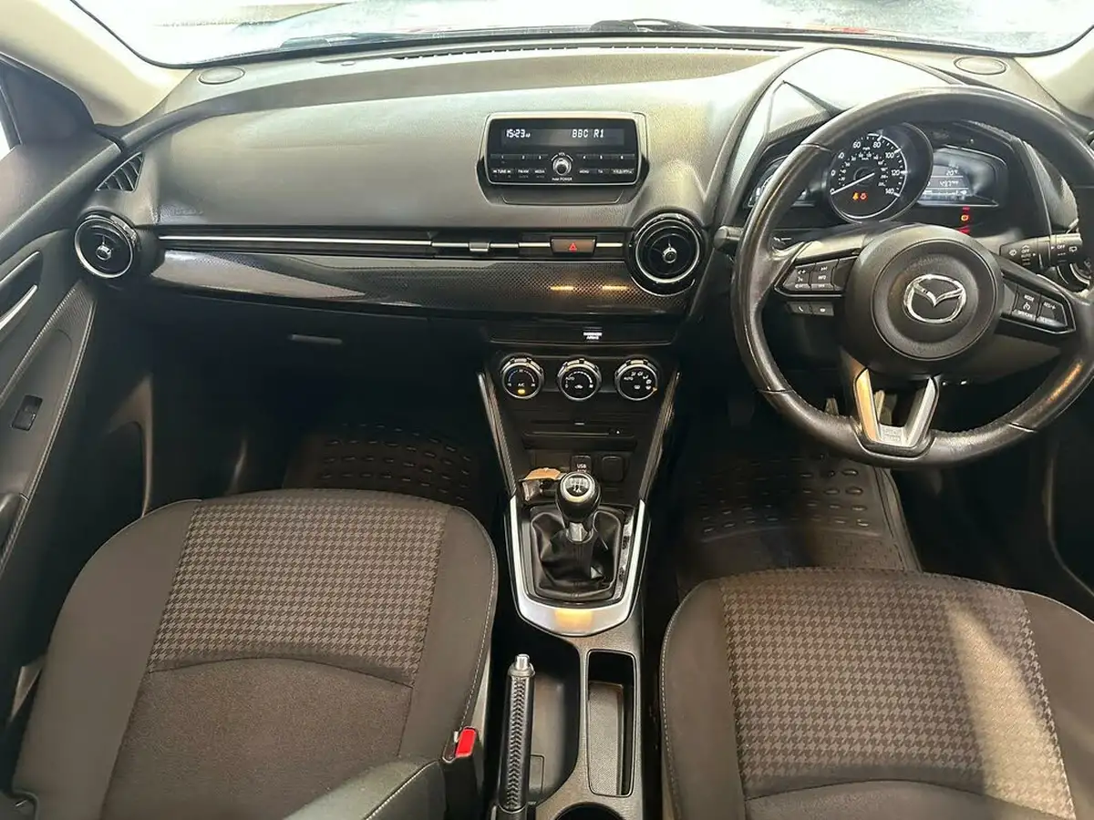 2018-mazda-mazda2-15-se-l-big-7