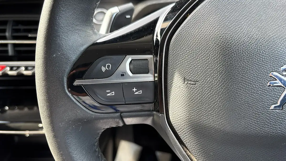 2021-peugeot-2008-suv-12-puretech-allure-premium-130bhp-eat8-big-22