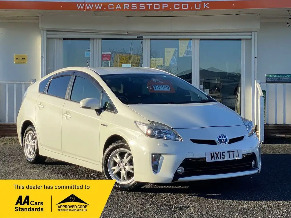 2015-toyota-prius-18-t-spirit-big-0