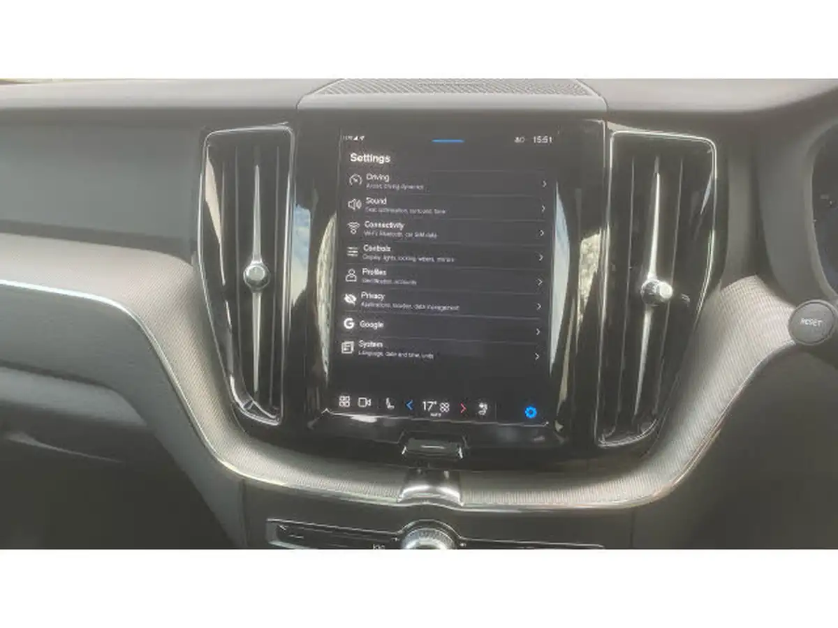2024-volvo-xc60-20-b5-plus-big-20