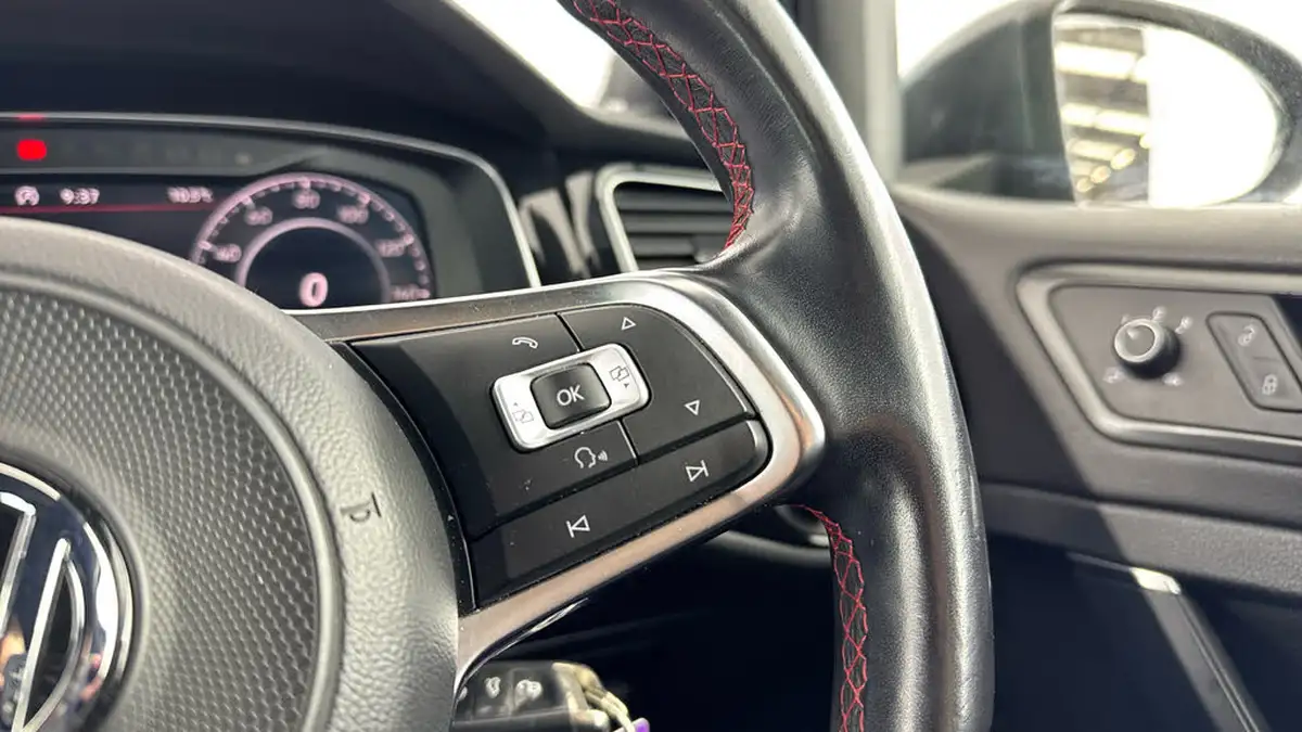 2018-volkswagen-golf-20-tsi-gti-5d-dsg-big-21