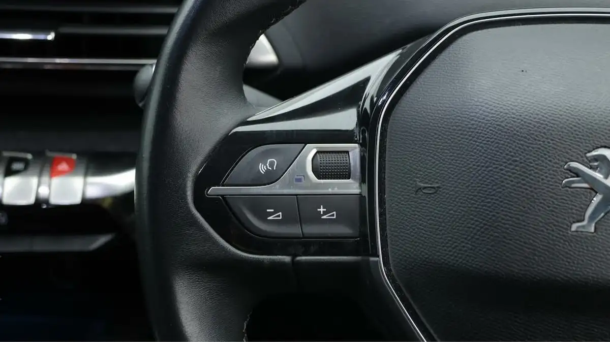 2021-peugeot-5008-suv-15-bluehdi-allure-premium-big-25
