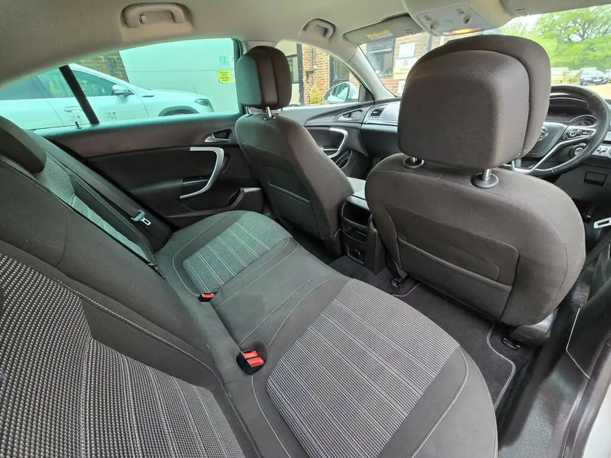 2015-vauxhall-insignia-18-sri-big-23