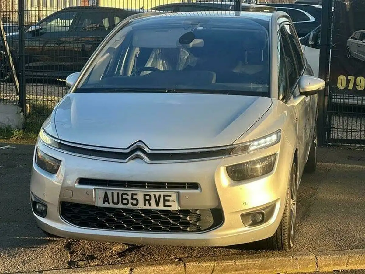 2016-citroen-grand-c4-picasso-16bluehdi-exclusive-eat6-big-3