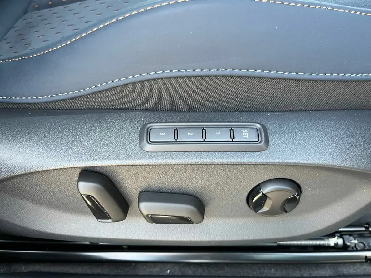 2025-cupra-tavascan-e-vz1-big-35