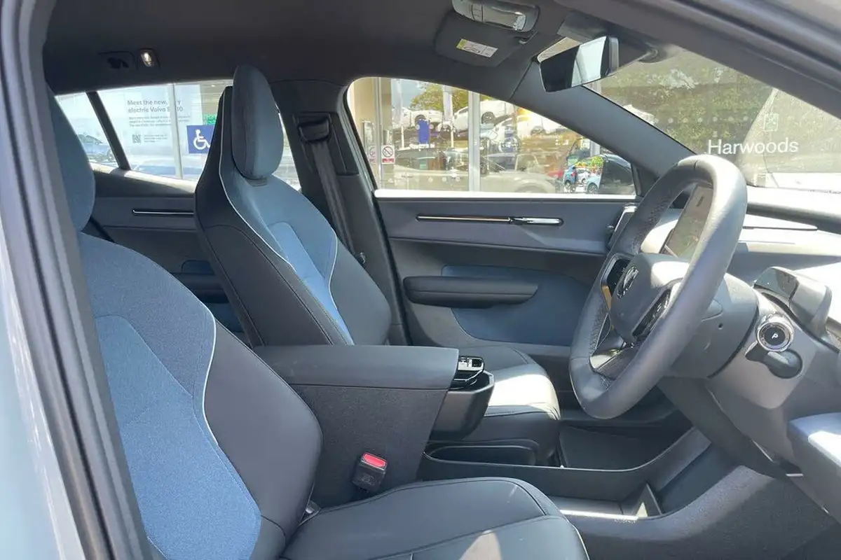 2024-volvo-ex30-e-single-motor-plus-extended-range-big-24