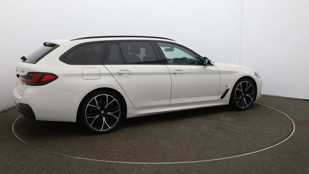 2020-bmw-5-series-big-44