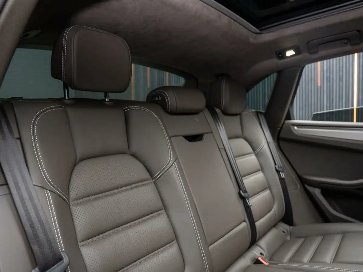 2021-porsche-macan-29-turbo-big-32
