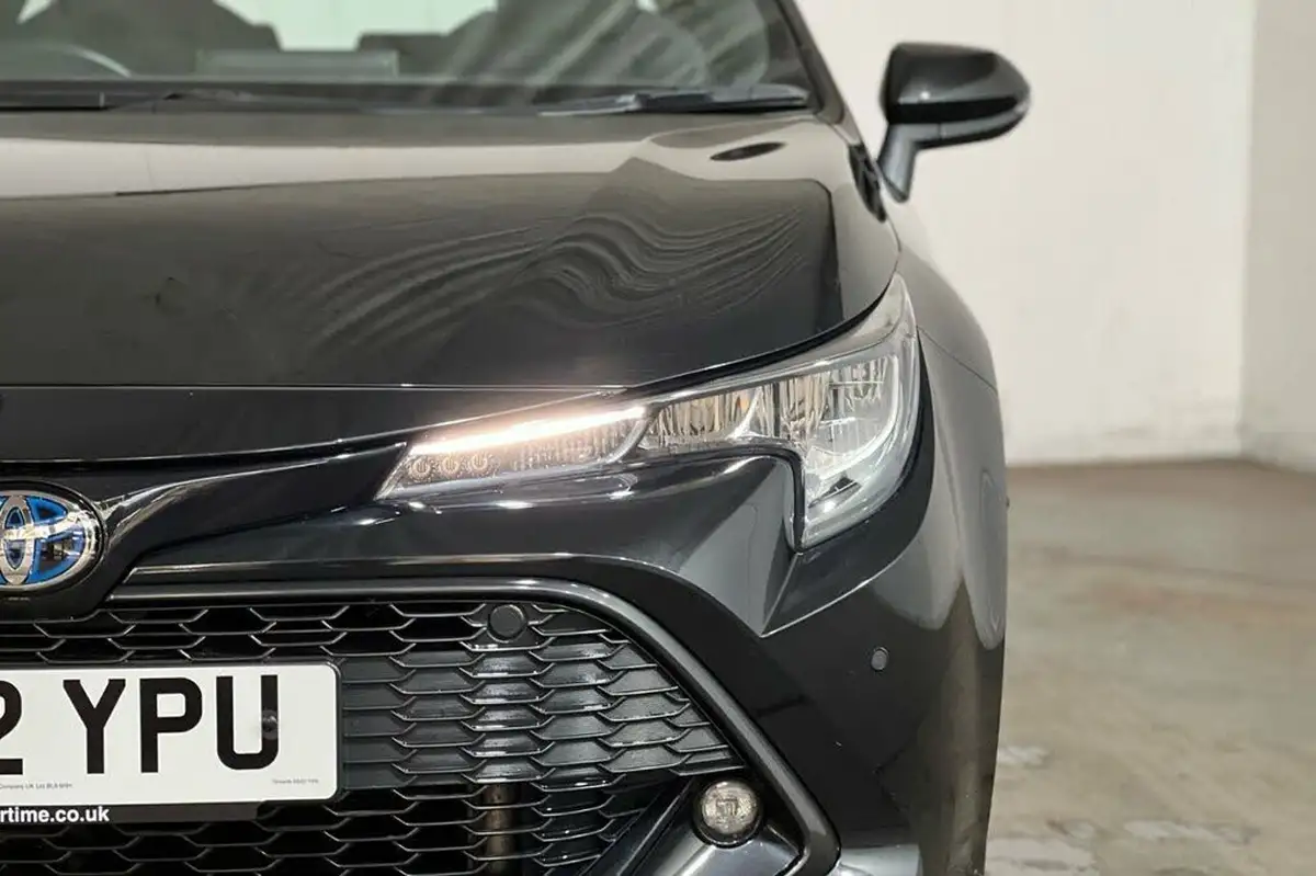 2022-toyota-corolla-18-vvt-i-icon-tech-trk-hatchback-5d-big-12