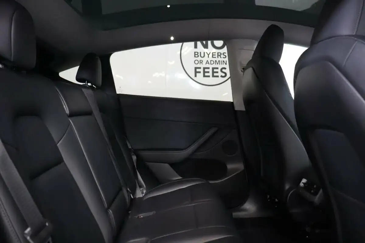 2022-tesla-model-y-e-long-range-big-25